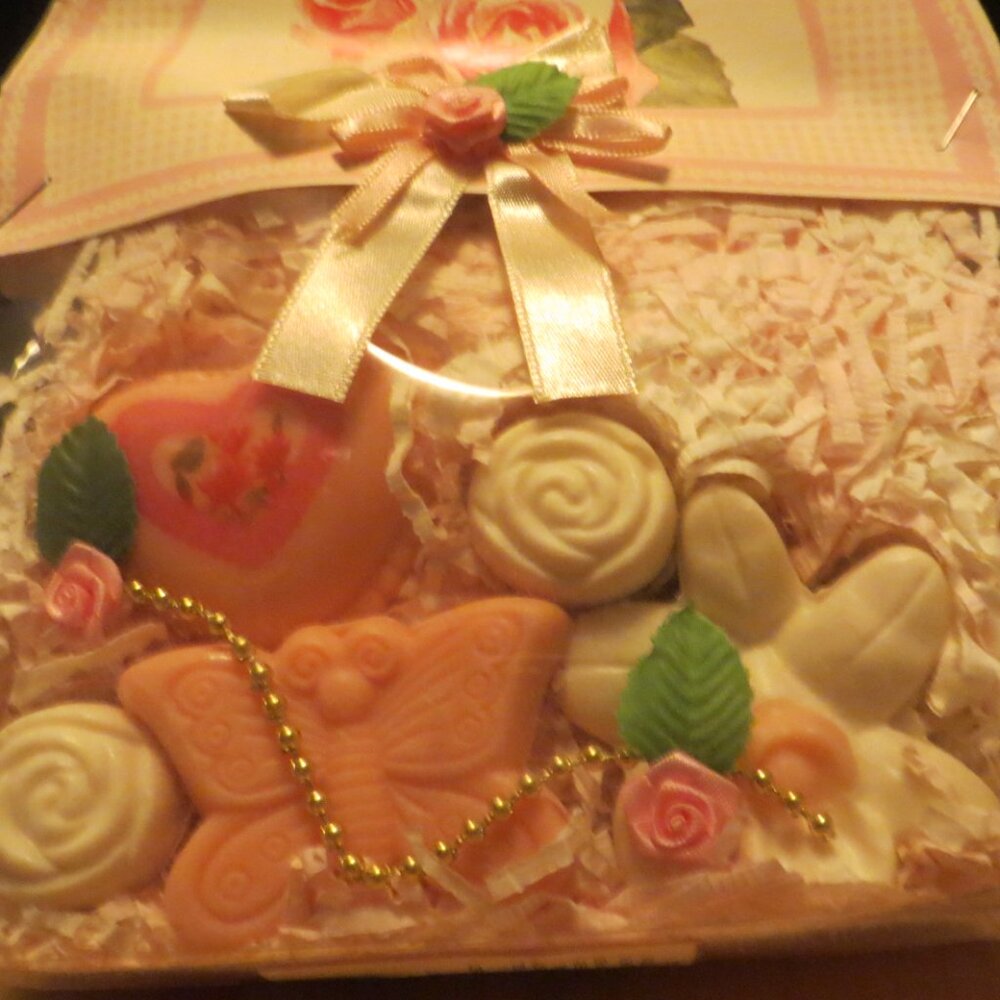 Lander 2pc Raspberry and Rose Bath Gift Set